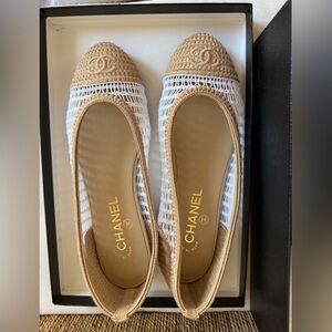 CHANEL White and Beige Mesh Raffia Ballet Flats